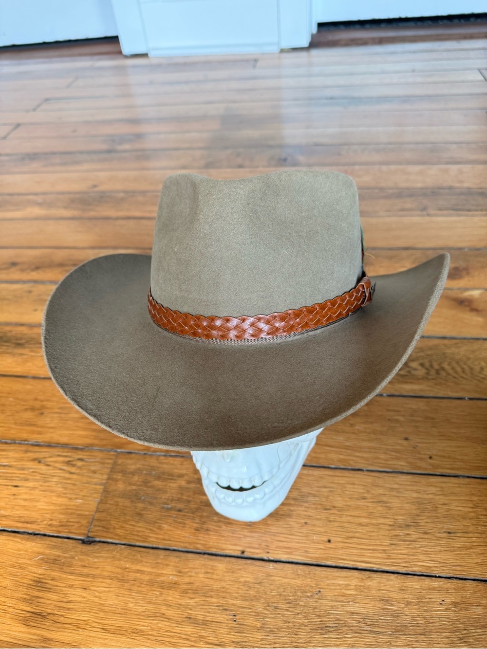 Men's Akubra Snowy-River, Santon Fawn color Cowboy Hat with Braided Leather Band